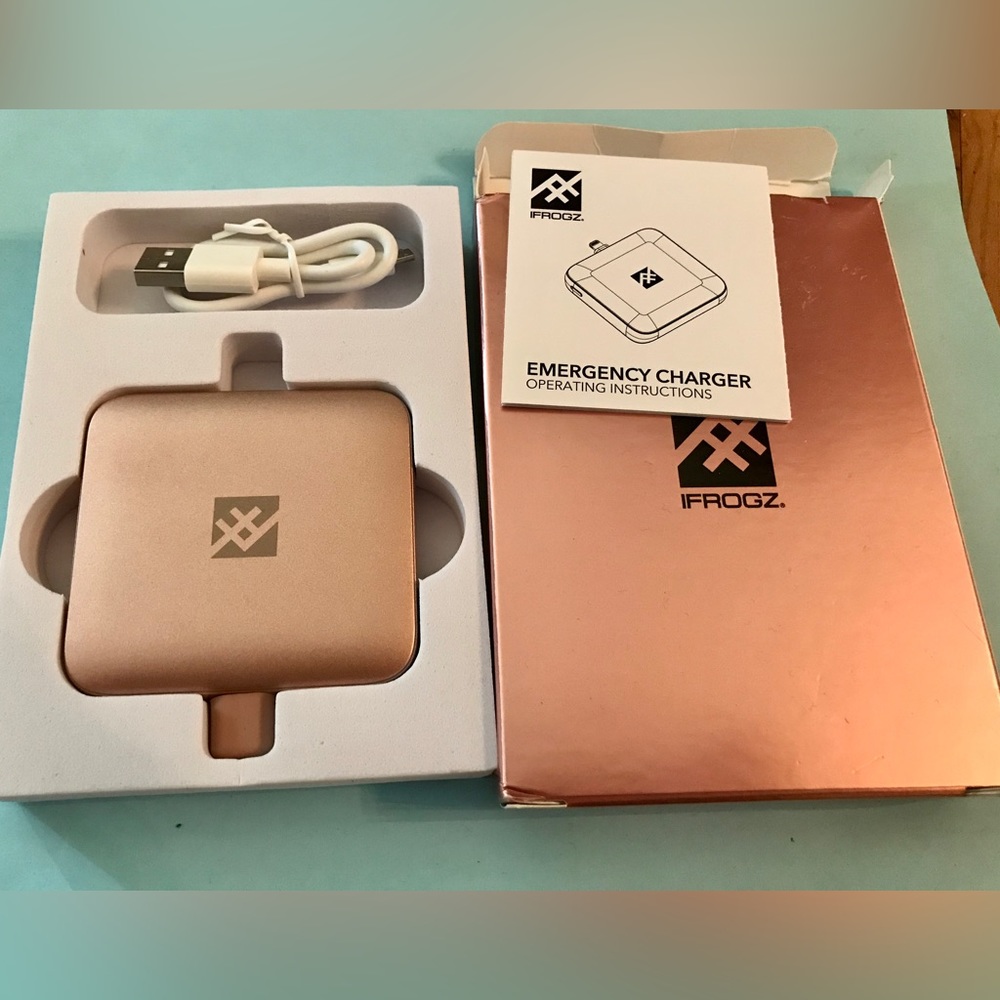 New Zagg ifrogz iPhone iPad lighting USB power pack battery camp power outages